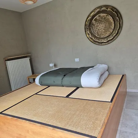 ベッド・アンド・ブレックファスト Met Futon