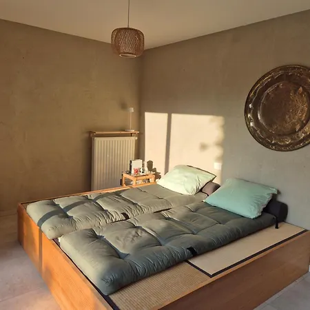 ベッド・アンド・ブレックファスト Met Futon